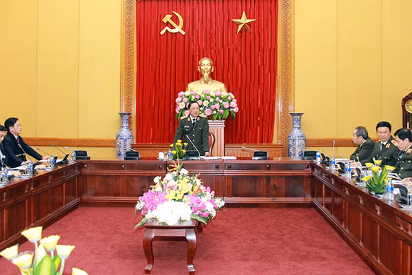 Thứ trưởng Nguyễn Văn Thành phát biểu chỉ đạo tại buổi làm việc.
