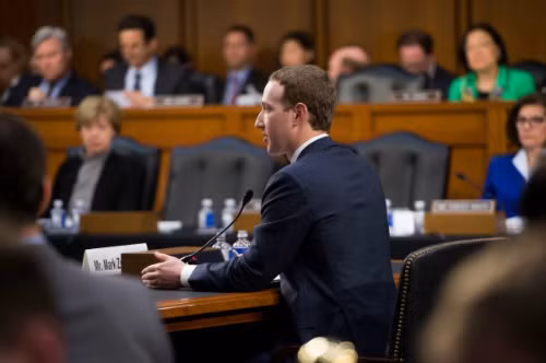 Mark Zuckerberg tại phiên điều trần sáng này trước Quốc hội Mỹ.