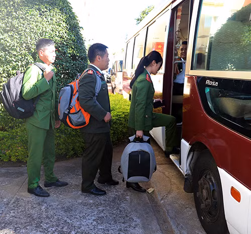 CBCS hăng hái lên đường thực hiện nhiệm vụ tại Công an các xã trên địa bàn toàn tỉnh.