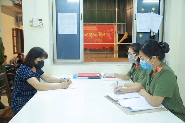 Lập biên bản vi phạm và xử lý chủ cơ sở kinh doanh