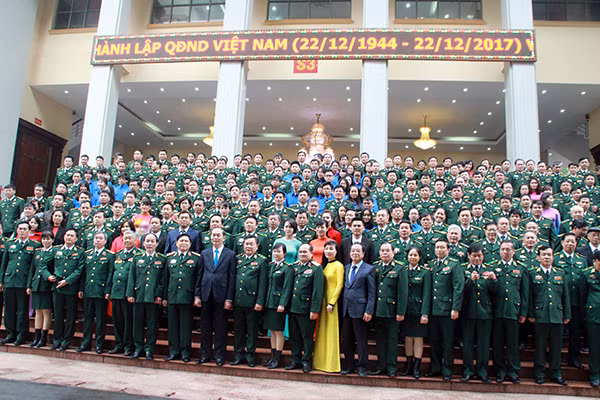 Chủ tịch nước Trần Đại Quang chụp ảnh lưu niệm với các đại biểu dự Lễ Kỷ niệm