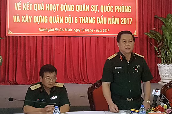 Trung tướng Nguyễn Trọng Nghĩa phát biểu tại cuộc họp.