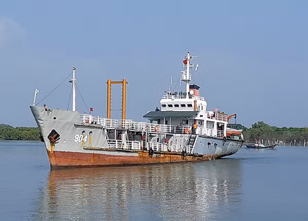 Tàu 904 chuẩn bị cập cảng Hải đoàn 129