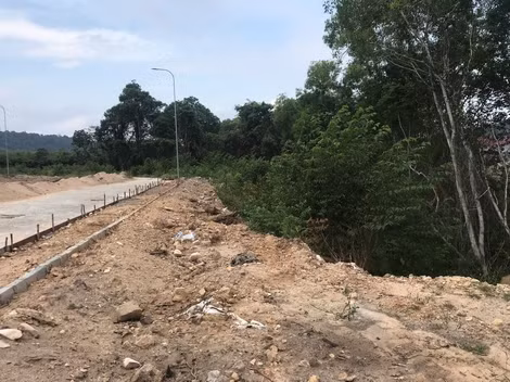 Đất của ông N. mua chỉ có một diện tích nhỏ, còn lại là suối.