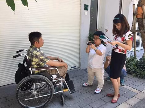 Ở đoàn làm phim đặc biệt này phải dựa vào khuyết điểm để giao nhiệm vụ từng người. Ở đoàn làm phim đặc biệt này phải dựa vào khuyết điểm để giao nhiệm vụ từng người.