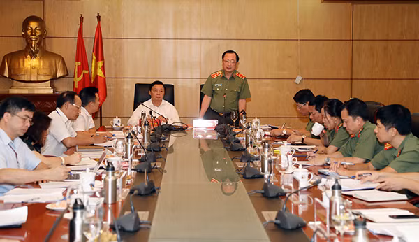 Thượng tướng Nguyễn Văn Thành phát biểu tại buổi làm việc