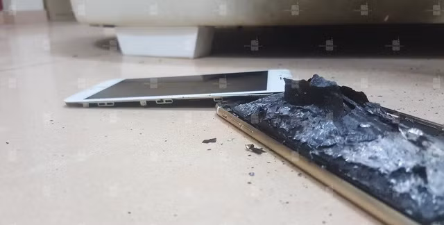 Một chiếc iPhone 6 bị nổ pin. Một chiếc iPhone 6 bị nổ pin.