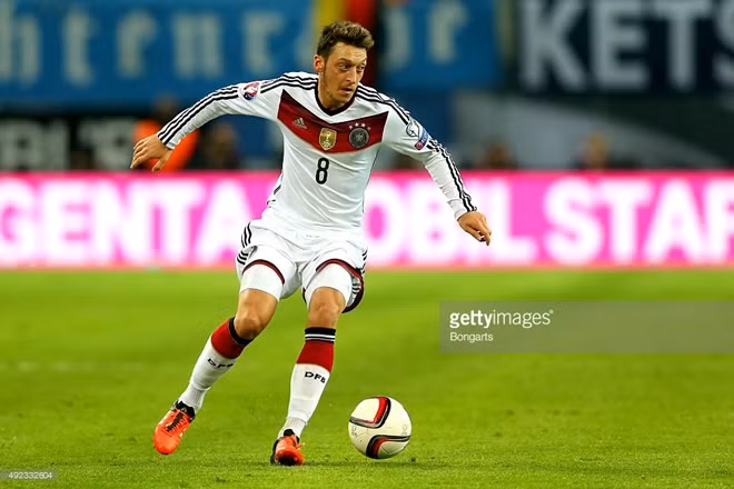 Ngôi sao Mesut Oezil.