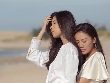 Cảnh trong MV “Nghe nói anh sắp kết hôn” của ca sĩ Văn Mai Hương.