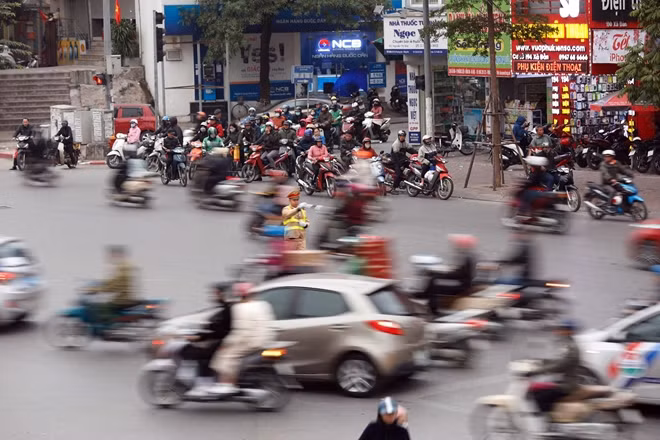 Lực lượng CSGT làm việc hết công suất những ngày này.