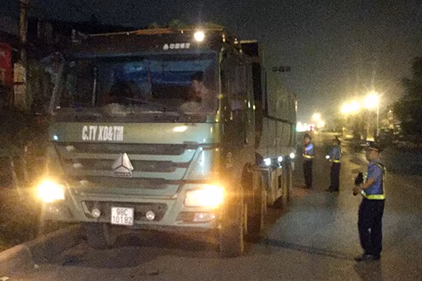Xe quá tải trên QL18 bị xử phạt nghiêm sáng sớm 9-5.