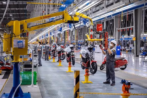Xưởng lắp ráp xe máy điện tại tổ hợp sản xuất VinFast Hải Phòng. NAG: Linh Phạm/Bloomberg