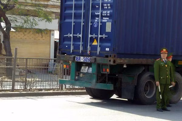Chiếc xe container sau tai nạn.