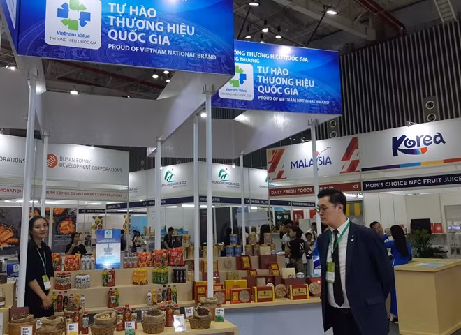 Gian hàng trưng bày các sản phẩm của Tập đoàn Tân Hiệp Phát