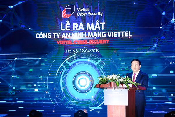 Thiếu tướng Lê Đăng Dũng, Quyền Chủ tịch kiêm Tổng Giám đốc Tập đoàn Viettel phát biểu tại buổi lễ.