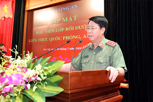 Thứ trưởng Bùi Văn Nam phát biểu tại buổi gặp mặt