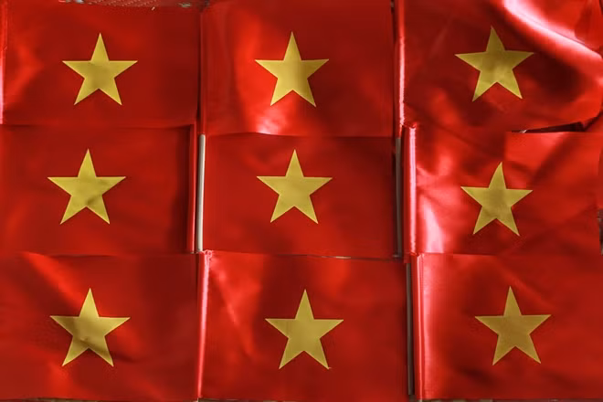 Tối nay 23-8, những lá cờ được gia đình anh Phục làm ra sẽ đến với tay người hâm mộ bóng đá Việt để cổ vũ cho thầy trò HLV Park Hang-seo trong trận đấu với Bahrain tại ASIAD 2018.