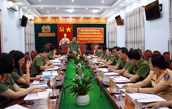 Toàn cảnh buổi làm việc.