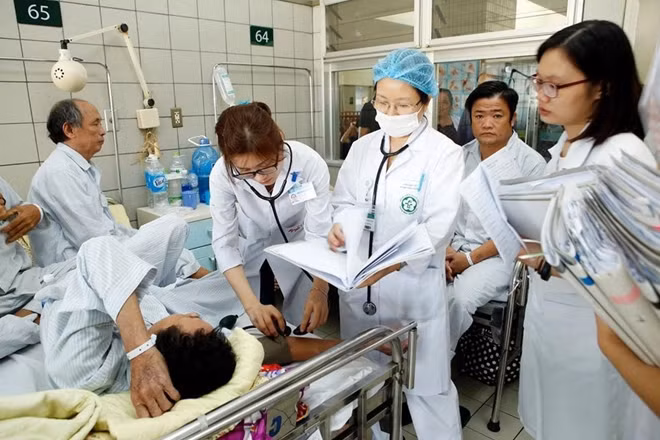 Điều trị cho bệnh nhân đái tháo đường tại Bệnh viện Bạch Mai.