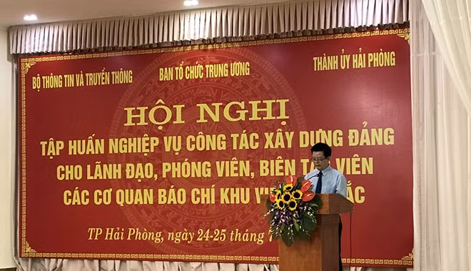Đồng chí Mai Văn Chính phát biểu tại Hội nghị.