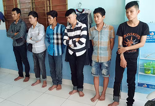 Nhóm thanh niên và hung khí trong vụ gây rối trật tự được Công an TP Mỹ Tho, tỉnh Tiền Giang bắt giữ.