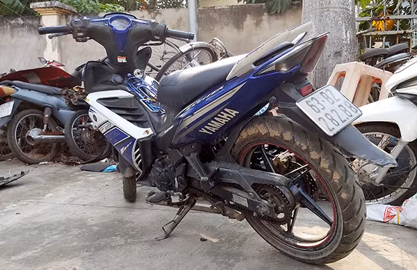 Phương tiện là chiếc xe máy mang BKS 63B2-282.88 mà 2 đối tượng dùng để đi gây án.