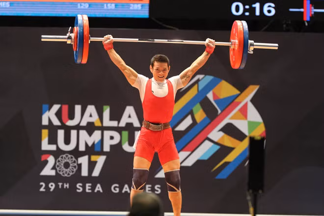 Kim Tuấn nâng 120kg dễ dàng