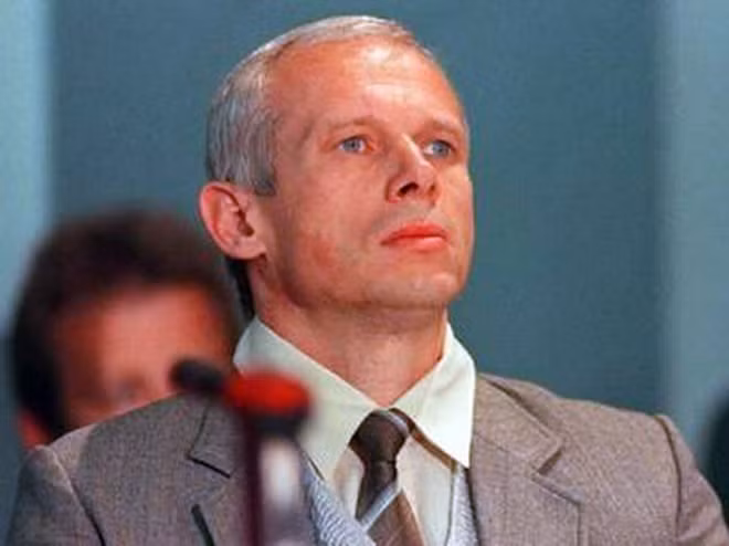Janusz Walus trong một bức ảnh chụp tháng 11-1997. Janusz Walus trong một bức ảnh chụp tháng 11-1997.