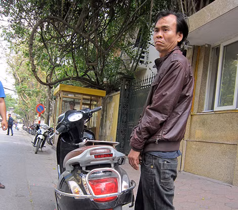 Đối tượng Tuấn cùng tang vật.