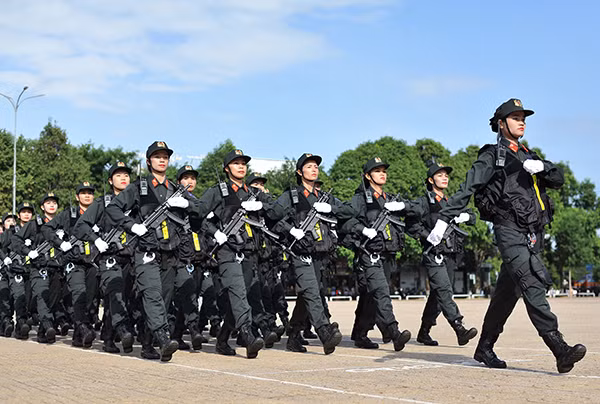 Một buổi tập luyện của nữ CSCĐ Công an Đắk Lắk.