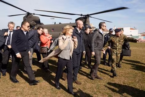 Bà Ursula von der Leyen, Chủ tịch Ủy ban châu Âu cùng các quan chức Nghị viện châu Âu và Hy Lạp thị sát vùng biên giới Thổ Nhĩ Kỳ- Hy Lạp ngày 3-3.