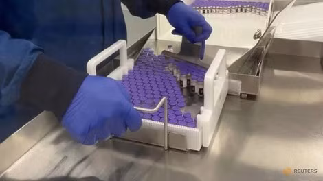 Các lọ vaccine trong phòng nghiên cứu của Công ty Pfizer tại Michigan, Mỹ. Các lọ vaccine trong phòng nghiên cứu của Công ty Pfizer tại Michigan, Mỹ.