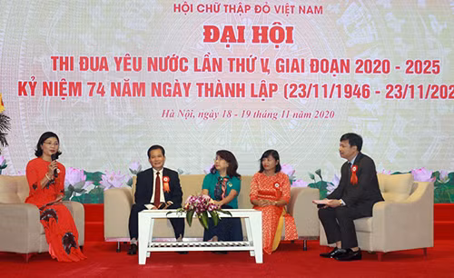 Các đại biểu tham gia tọa đàm chia sẻ kinh nghiệm hoạt động nhân đạo, công tác xã hội – từ thiện