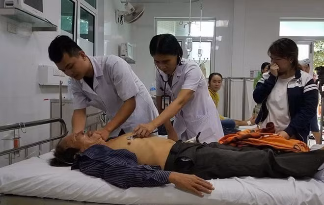 Các thuyền viên gặp nạn đang được điều trị tại Bệnh viện Phong - Da liễu Trung Ương Quy Hòa