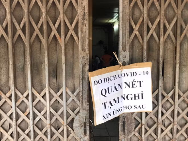 Một cửa hàng thông báo nghỉ.