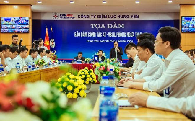 Đ/c Mai Quang Hùng phát biểu tại buổi tọa đàm.