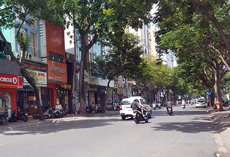 Đường thông, hè thoáng hơn sau chiến dịch giành lại vỉa hè ở trung tâm TP Hồ Chí Minh. Đường thông, hè thoáng hơn sau chiến dịch giành lại vỉa hè ở trung tâm TP Hồ Chí Minh.