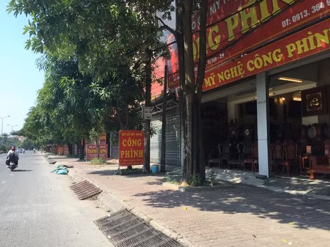 Những cửa hàng vắng khách là cảnh thường thấy ở Đồng Kỵ những ngày này.