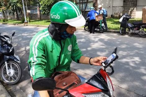 Các hãng taxi, xe ôm công nghệ cần phải có chính sách để đảm bảo quyền lợi cho lái xe.