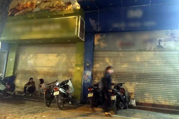 Cửa hàng nơi cô gái trẻ đột tử. Ảnh: H.B