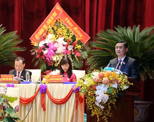 Đồng chí Thái Thanh Quý, Ủy viên dự khuyết Trung ương Đảng trình bày báo cáo chính trị tại đại hội