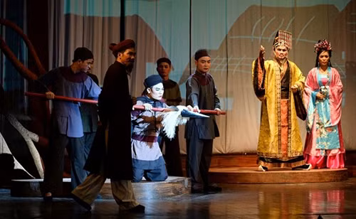 Cảnh trong vở “Ngàn năm mây trắng”.