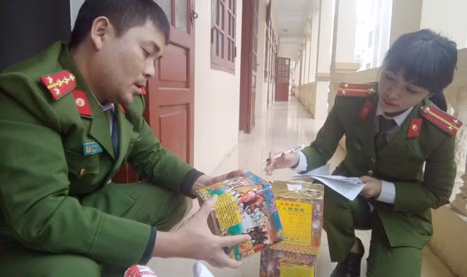 Phòng Cảnh sát Hình sự vận động nhân dân giao nộp pháo và thuốc nổ