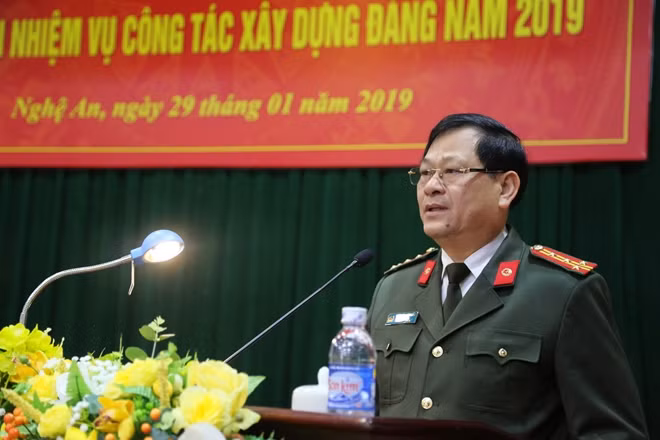 Đồng chí Đại tá Nguyễn Hữu Cầu, Giám đốc Công an tỉnh phát biểu chỉ đạo Hội Nghị