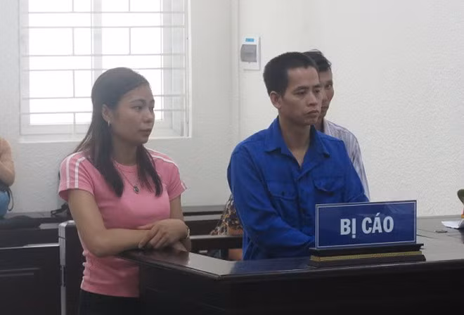 Vợ chồng bị cáo Nga và đồng phạm tại phiên toà. Vợ chồng bị cáo Nga và đồng phạm tại phiên toà.