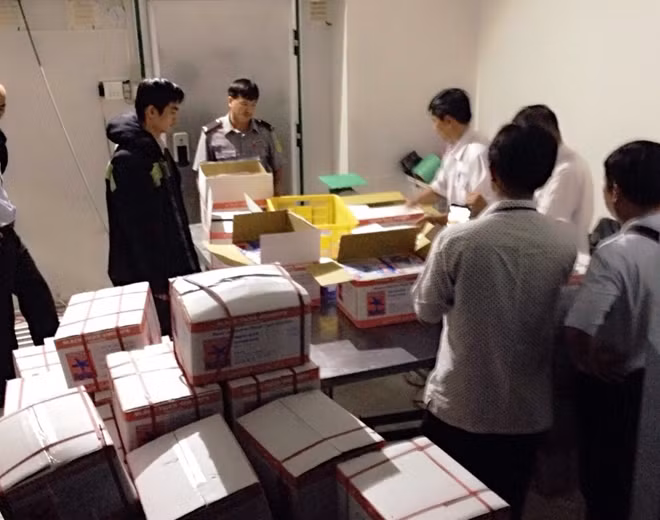 Đoàn liên ngành tỉnh Cà Mau kiểm tra tôm thành phẩm tại Công ty Quốc Ái.