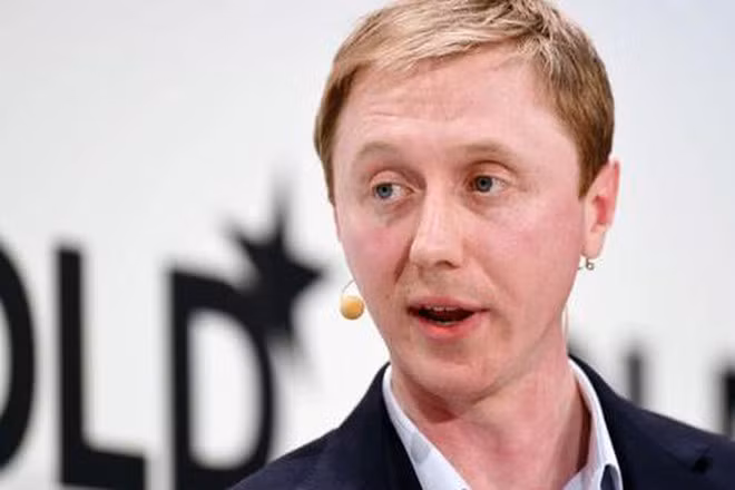 Giám đốc điều hành Alexander Tayler của Cambridge Analytica từ chức.