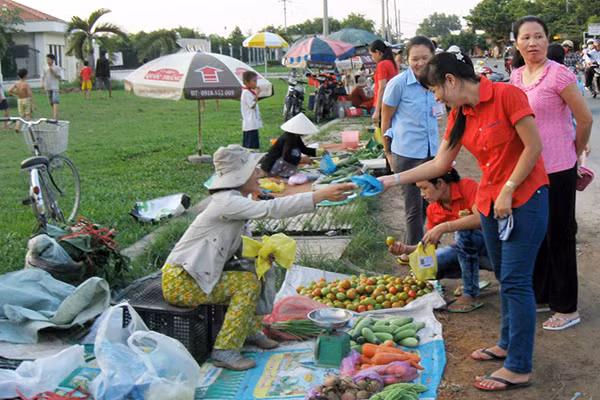 Thu nhập chỉ đủ chi tiêu hằng ngày, công nhân các khu công nghiệp rất trông chờ vào thưởng Tết.