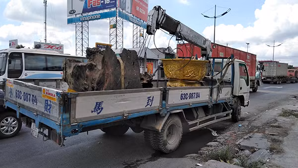 Xe tải cẩu có liên quan trong vụi tai nạn.