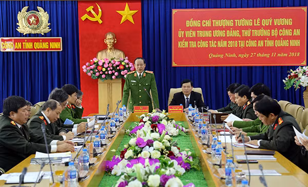 Thượng tướng Lê Quý Vương phát biểu chỉ đạo tại buổi làm việc.